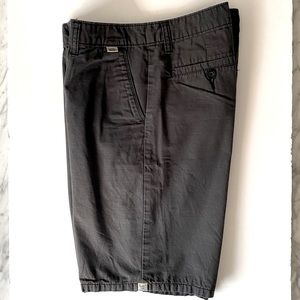 VANS “OFF THE WALL” Chino Relaxed Shorts in Black size 18.